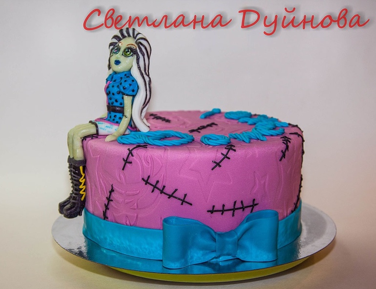 Монстры Хай, Фрэнки Штейн