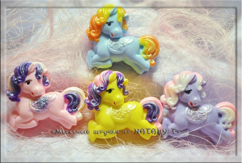 Мумики и еще немного лошадок)))