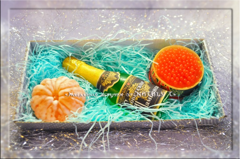 Новый год к нам мчится.....))