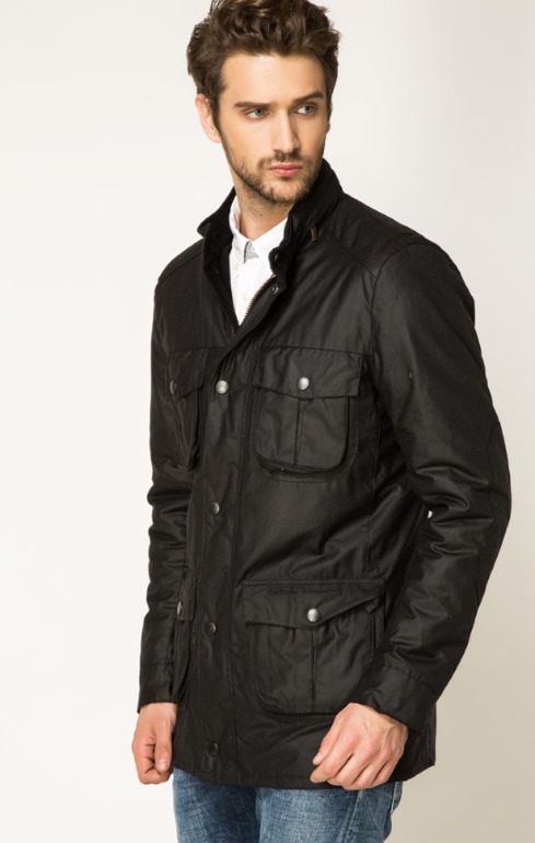 Можно ли носить с деловым костюмом?