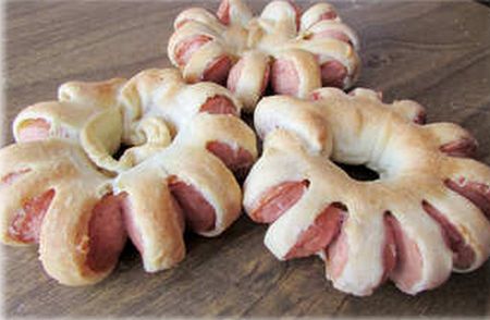 Оригинальные булочки с сосиской для перекуса в школе