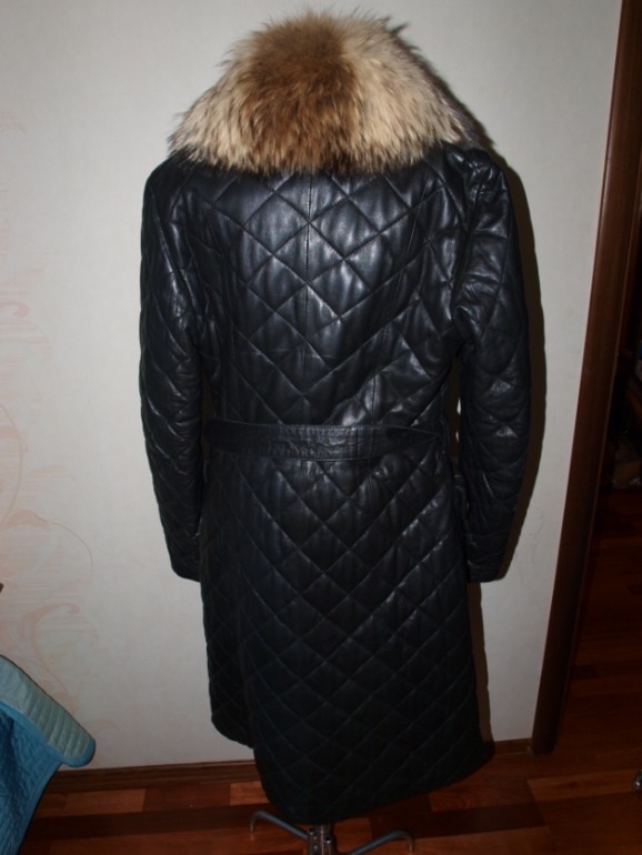 Красивые жилетки и пальто из натурального меха -супер вещь для холодной осени!!! цены от 11 000 рублей