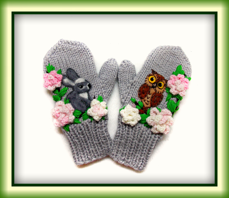 Вышитые варежки. Вязаные варежки с вышивкой. Рукоделие вязание. Варежки для девушки. Вышитые варежки.