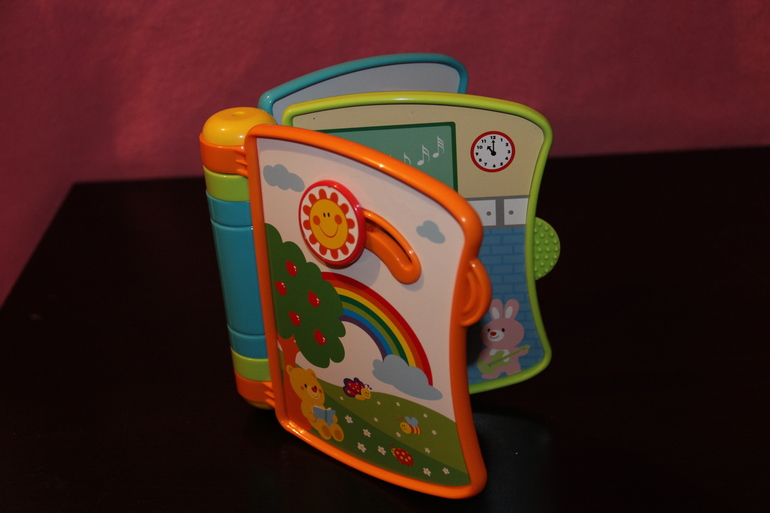 Наши игрушки в 8 месяцев)