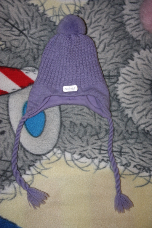 Продам шапки для девочки