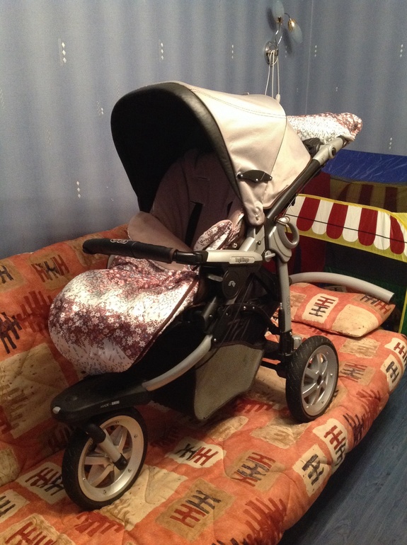 Продам Peg-Perego Gt3 +аксы ,заказанные спец под коляску 13000р,разумный торг