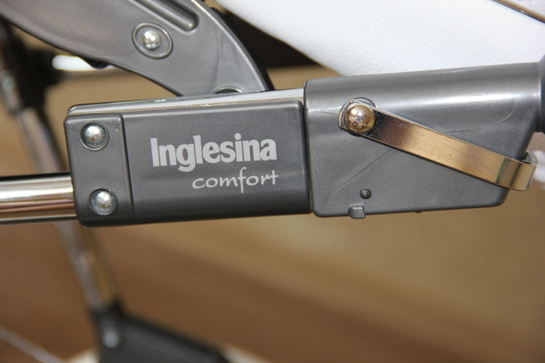 Inglesina Vittoria эко-кожа(белая) на шасси comfort piu