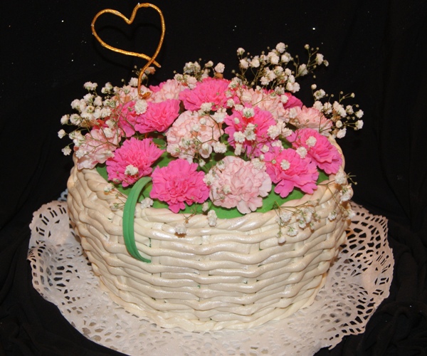 корзинка с гвоздиками