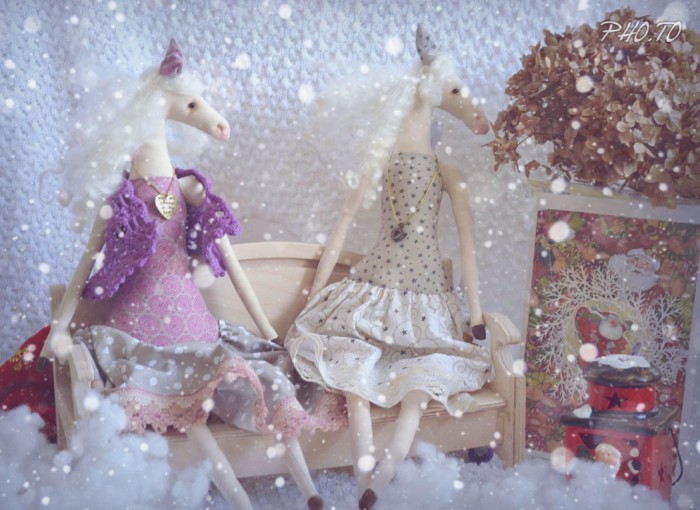 Лошадки в снегу