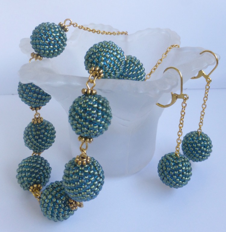 Что-то совсем меня затянул японский бисер.