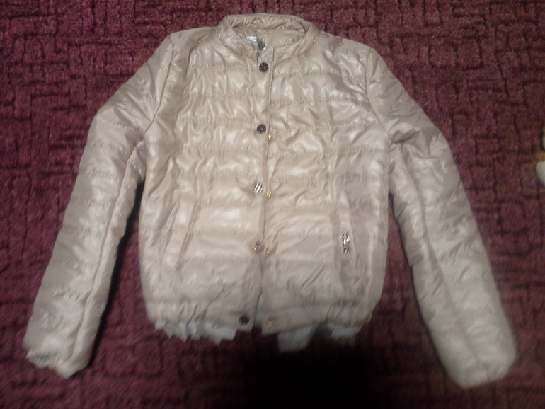 красивая курточка на 44 р.  900 р.