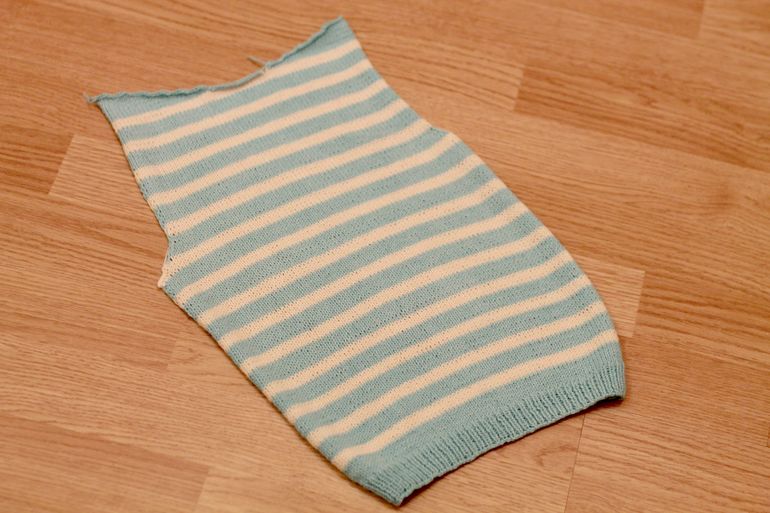 Кофта для доченьки вязанная спицами