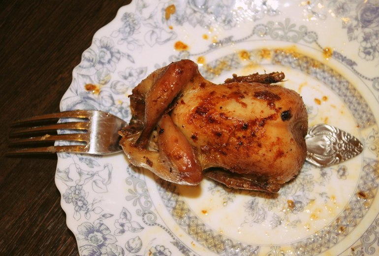 В меню сегодня перепёлки и борщец :)