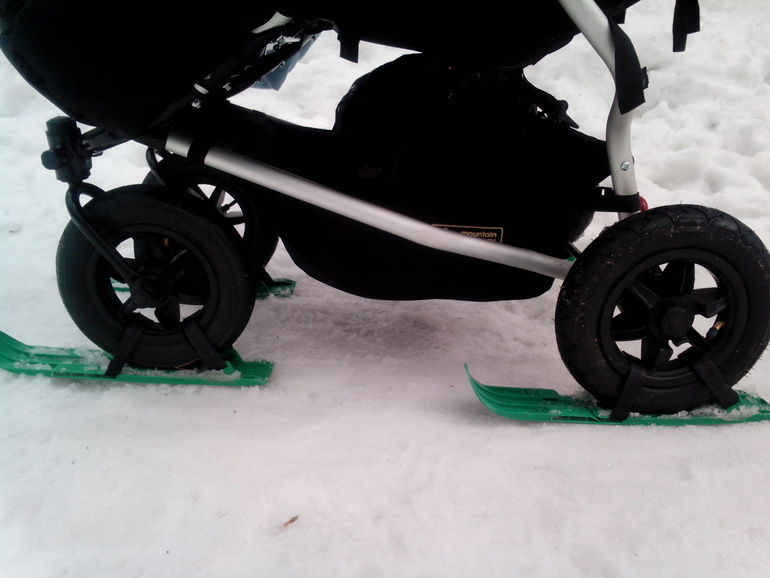 Лыжи для коляски . Как мы откатали прошлую зиму .