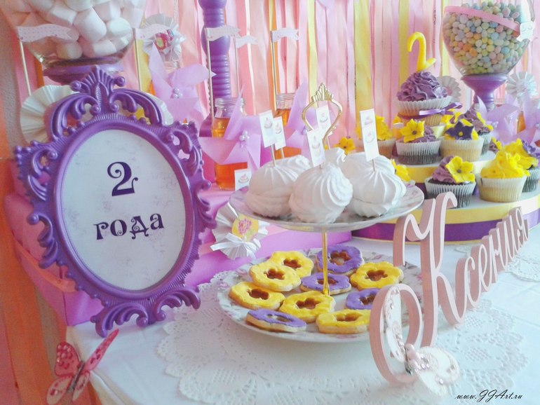 Желто-пурпурный сладкий стол (Candy bar)
