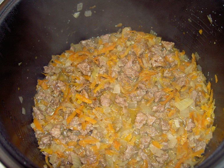 Тушеное мясо с фасолью