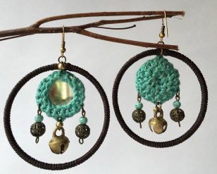 Серьги с зеркальцем и бубенчиками в стиле бохо