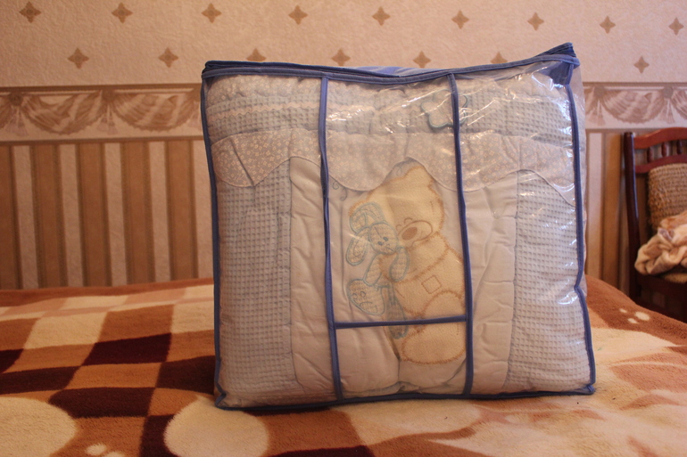 Продам комплект Б/У в кроватку (7 предметов) за 2000р