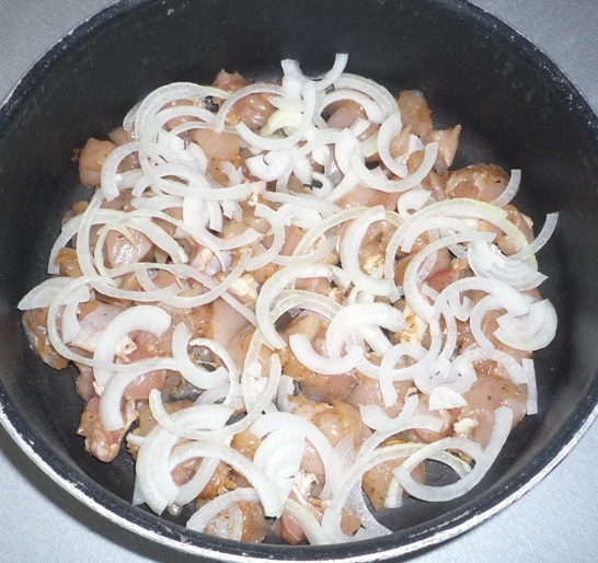 Курица с картофелем,запеченная под сметаной!