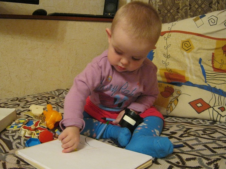 Полина рисует