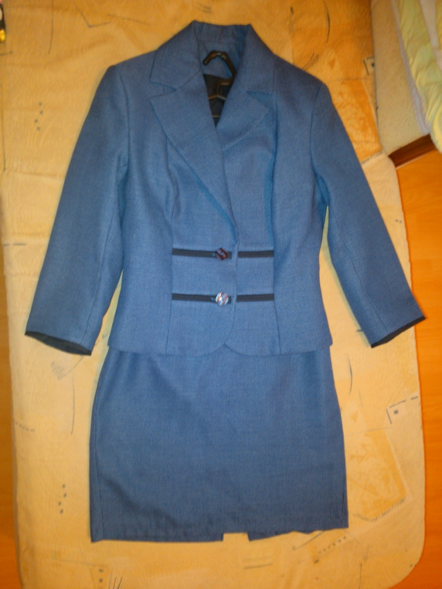 Костюм деловой с юбкой