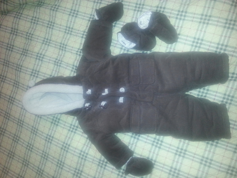 Продам вельветовый комбезик Mothercare