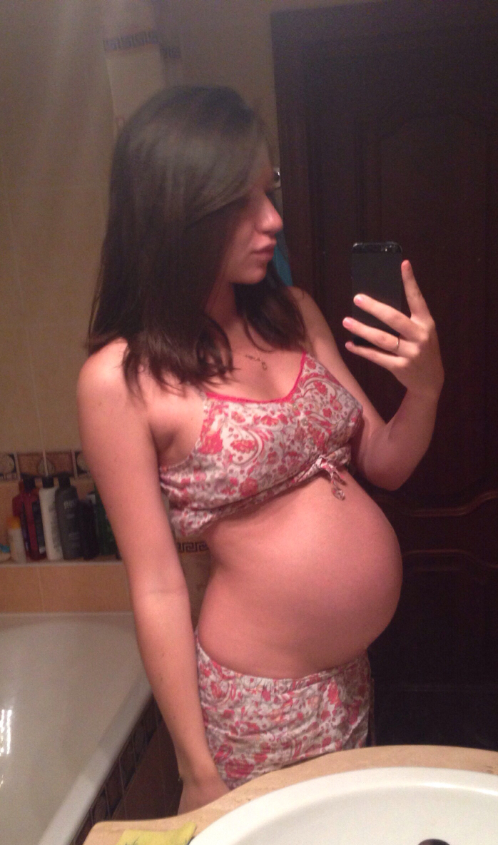 39 неделя беременности первые роды. Маленький живот. Маленький животик на 9 месяце. Маленький беременный живот.