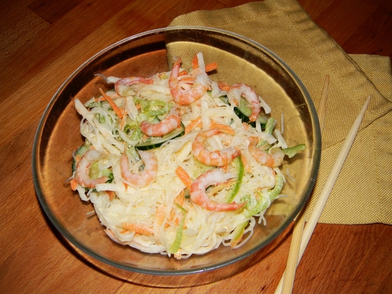 Любимый салатик с фунчозой.