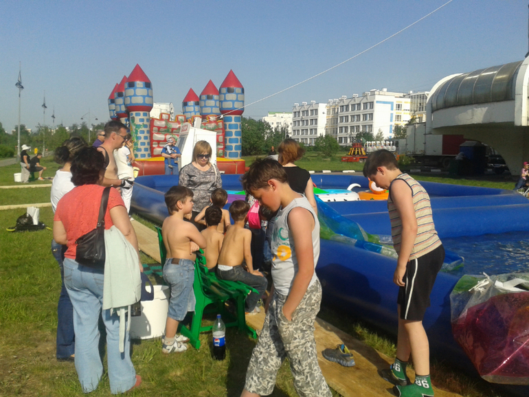гуляли сегодня в парке