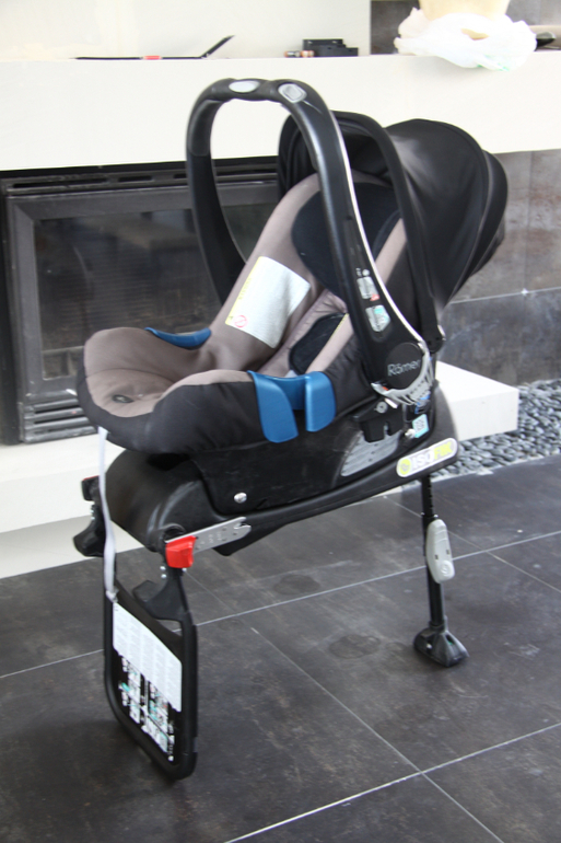 втокресло группы 0+ Romer Baby Safe Plus SHR II + ISOFIX Base