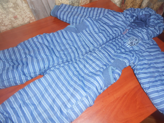 продам недорого детскую одежду