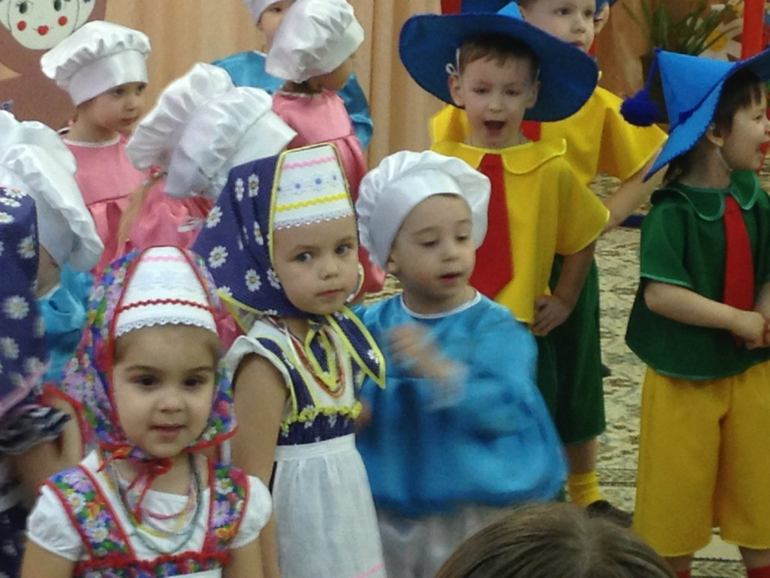 А тем временем дочь растет и растет...