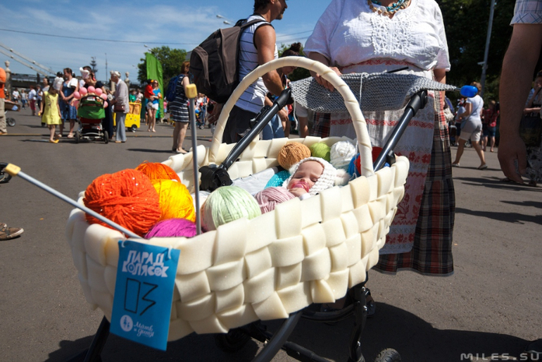 Парад колясок 2014. Парк Горького. Мать и дитя.