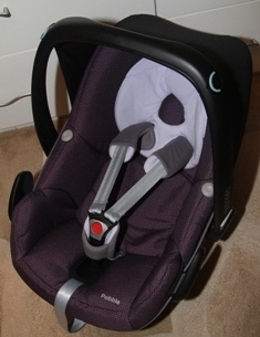 Автокресло Maxi-Cosi Pebble (0-13 кг) + дождевик + москитная сетка– 6000 руб.