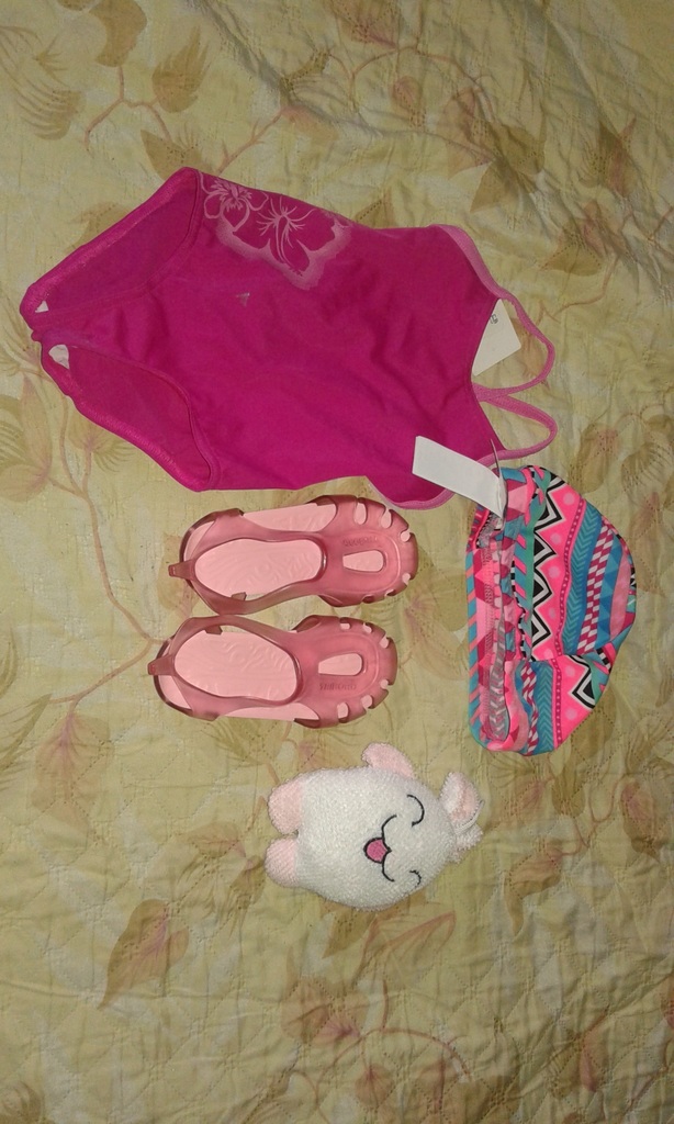 На девочку 3 года для бассейна всё новое Измайлово