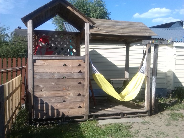 Вовсю уже лето.