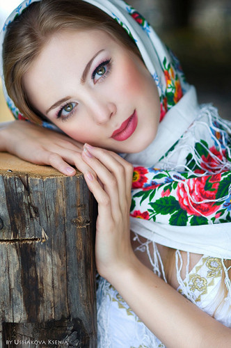 Теплый аксессуар - павлопосадский платок.