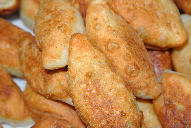 Пироги с курицей и петрушкой. Творожное тесто.