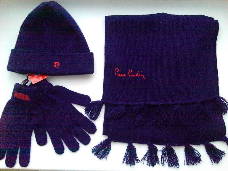 Продам комплект Перчатки, Шарф, Шапка Pierre Cardin. Почта.