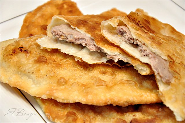 Прошу рецепт чебуреков и беляшей! Спасите-помогите!