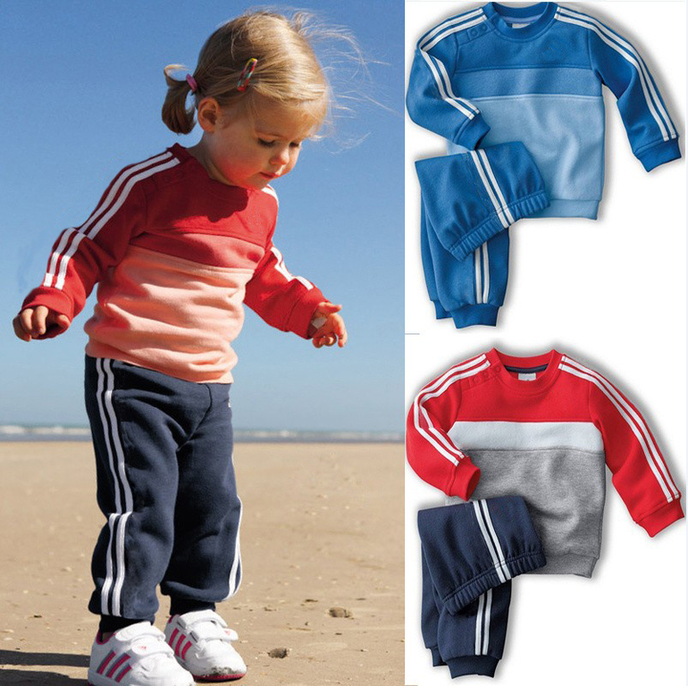 Пристраиваю костюмчик Adidas р-р 90 525р. красный