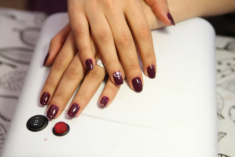 Покрытие ногтей гелем CUCCIO Veneer. Химки.