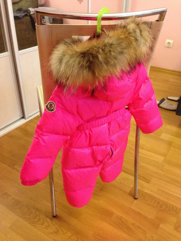 Новый комбинезон MONCLER копия, ярко розовый,86 ростовка,6000.