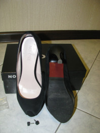 Замшевые туфли.