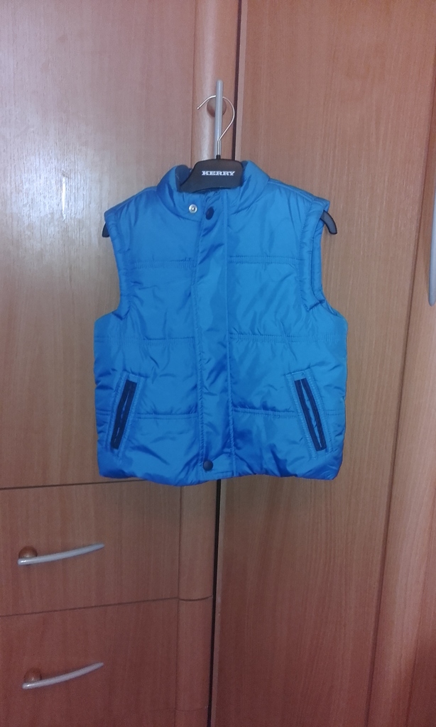 Жилетка Mothercare.