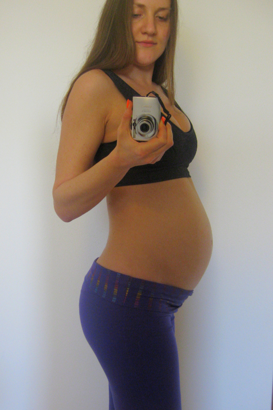 14 недель беременности живот. Животик на 15 неделе беременности. Живот на 14-15 неделе беременности. Живот на 22 неделе беременности. Живот на 14 неделе беременности вторая беременность.