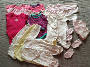 Mothercare боди на 0-2, кружевная пеленка и чепчик