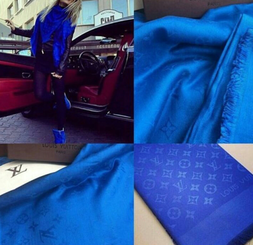 Платок LOUIS VUITTON.