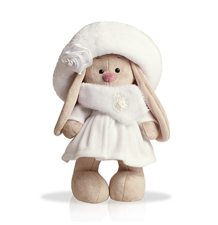 Зайка Ми в белом пальто