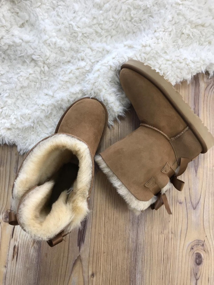 Каштановые женские угги с лентами